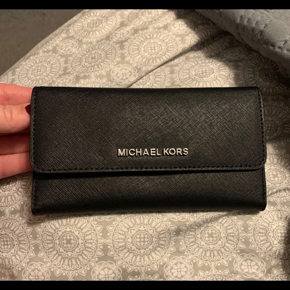 Michael kors wallet